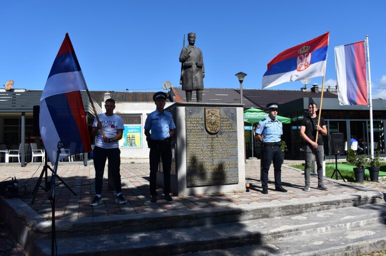 Сокочани прославили дан јединства, слободе и заставе код споменика солунском борцу