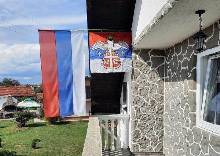 Република Српска и Србија окићене заставама