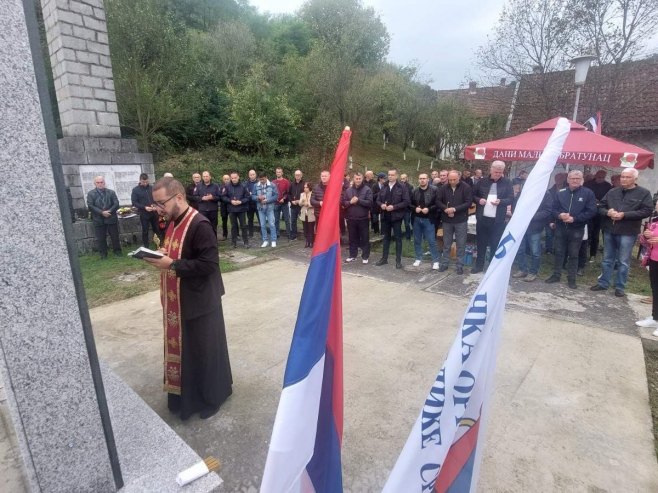У Факовићима код Братунца служен парастос за 49 мјештана страдалих у масакру
