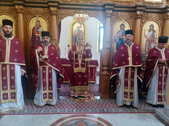 Митрополит Јефрем освештао парохијски дом у Забрђу
