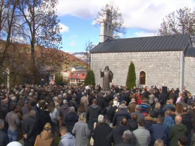 Откривен споменик митрополиту Амфилохију у Колашину