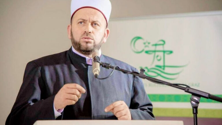 Море Турци не газите орање!