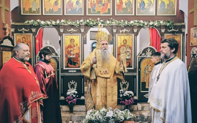 Највећу љепоту храма представљају дјеца која пјевају у славу Божију