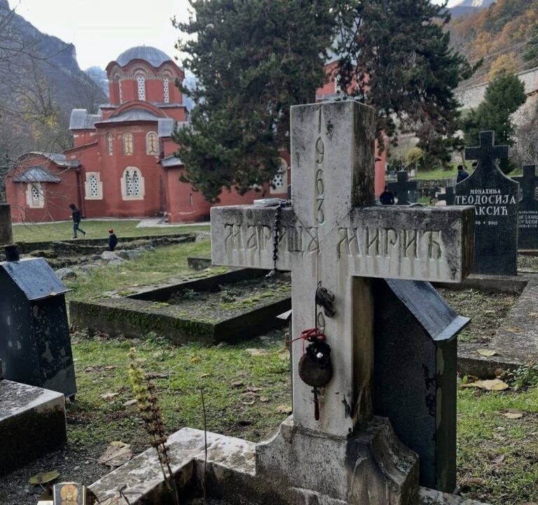 Гроб Марице Мирић у Пећкој Патријаршији