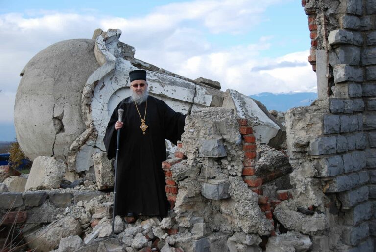 Непристојан притисак на Владику Артемија