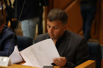 Небојша Вукановић – скупштински добошар „Максим по дивизији“