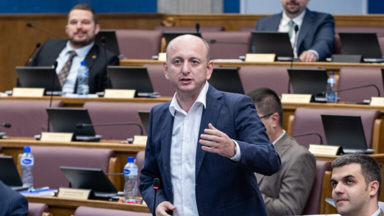 И Поаро би тешко објаснио шта се дешава у Црној Гори