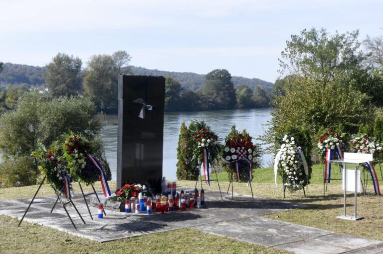 Хрватске лажи из банијске Дубице