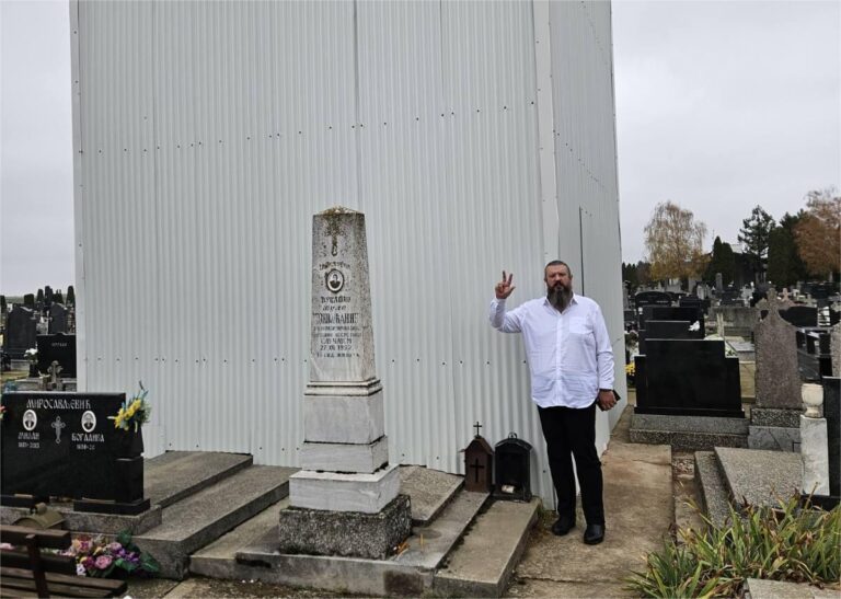 Српски камен на гробу Анте Павелића