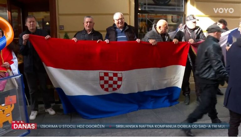 Опет усташлук, прво бијело поље на шаховници