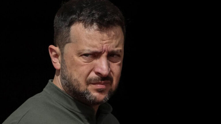 Слом Зеленског: парламент у бунту, министри у бекству, Запад окреће леђа