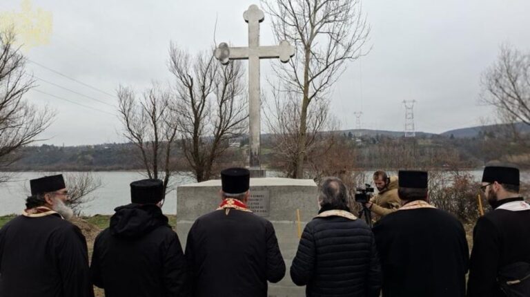 Освећен крст на месту страдања жртава Погрома у Бачкој