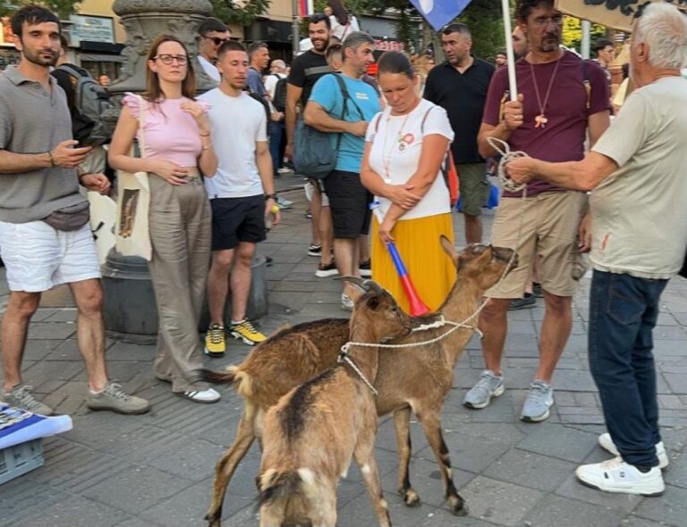 Блокадери неће да упознају свој народ