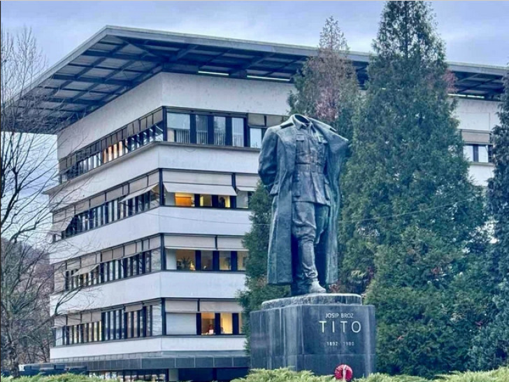 У Велењу са споменика Јосипу Брозу Титу одрубљена глава