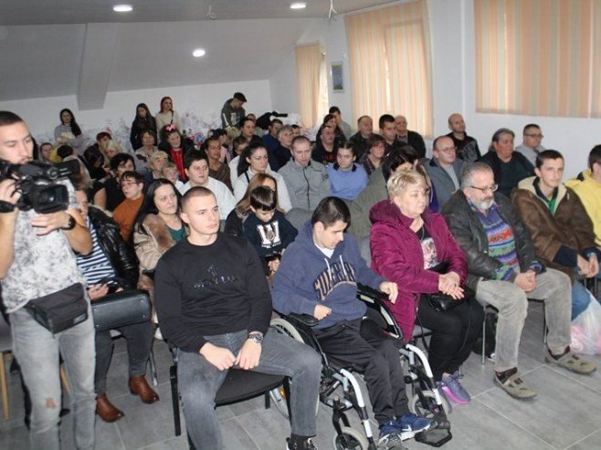 Почела подјела у Косовској Митровици обезбијеђени од ученика из Републике Српске