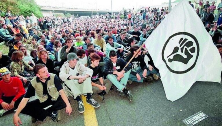 Петооктобарци – гробари Србије!