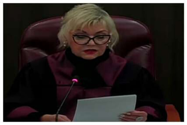 Сена Узуновић осудила Миодрага Малића на три године затвора због фотографија Караџића и Младића