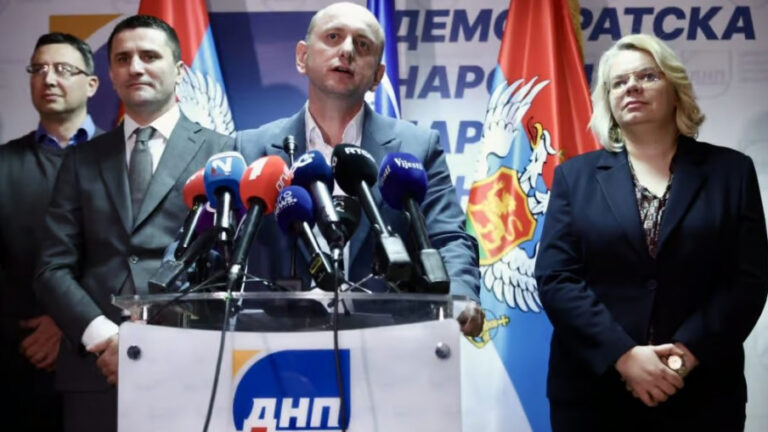 Срби напустили Владу Црне Горе