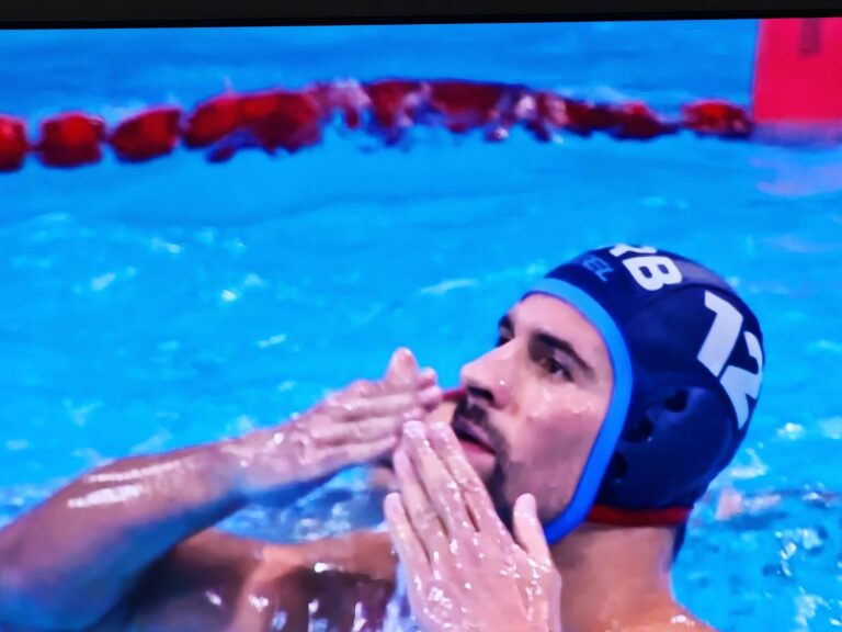 Ми, и боја плава…