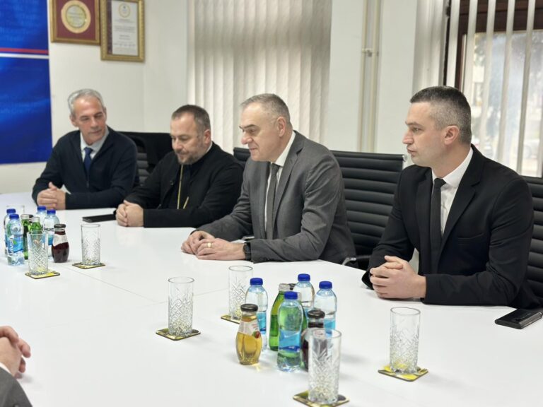 Градоначелник Теслића Милан Миличевић разговарао с делегацијом Срба из Вуковара