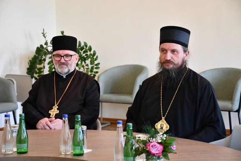 Епископ Сергије посјетио Сремске Карловце