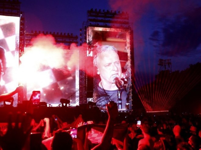 Томпсонов концерт у Широком Бријегу уз усташки поздрав „За дом спремни“, иконографију и симболе злогласне НДХ