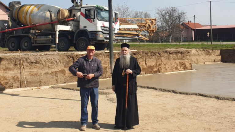 Митрополит Фотије посјетио градилиште Храма Светог Саве у Бијељини