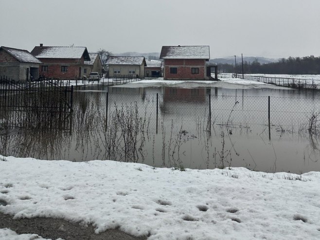 Потоци и бујичне воде пријете становништву; Заплављено око 400 објеката у Приједору
