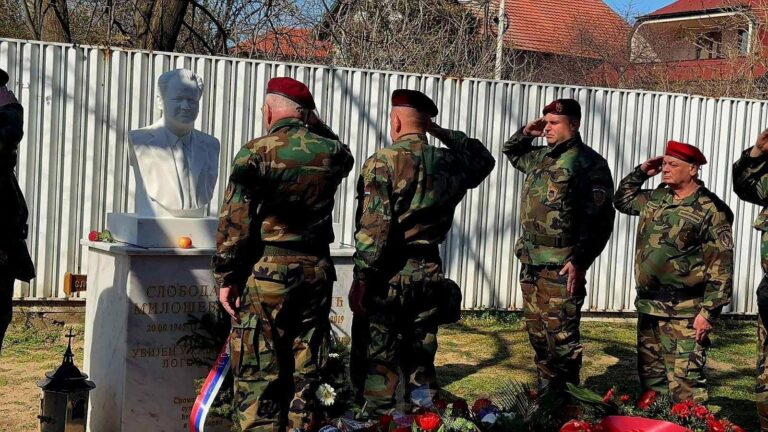 Шта је већа срамота: незнање или лагање?