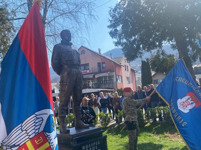 Откривен споменик команданту Милораду Миши Пелемишу (видео)