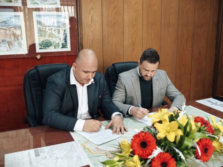 Потписан уговор за изградњу Трга патријарха Варнаве у Пљевљима