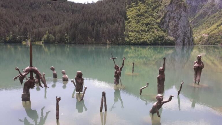 Крвави младенци на Дрини 1942. године