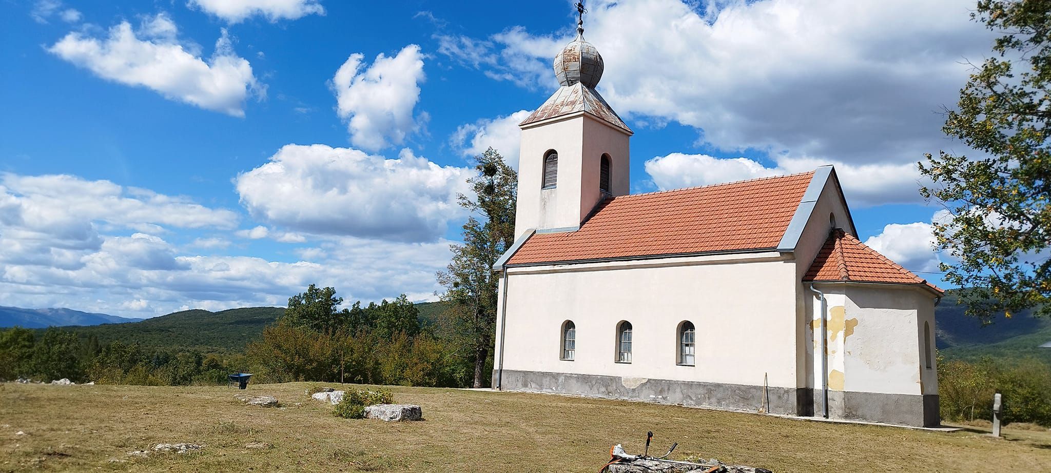 Мигранти провалили у српске куће и цркву, мјештани Трубара у страху
