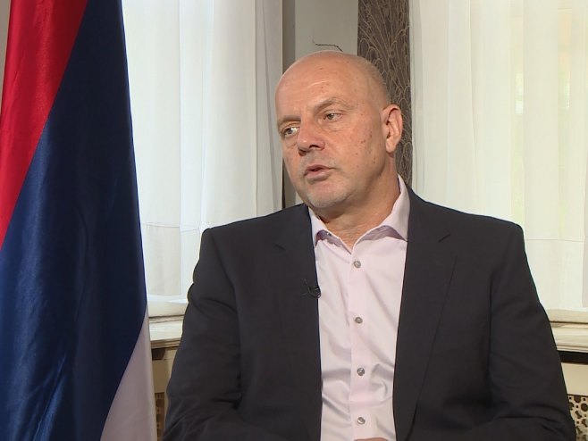 Поступање Хага према Младићу и Караџићу је порука и Републици Српској