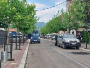 Скинут натпис на ћирилици са зграде Жељезнице Србије
