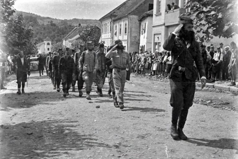 Фоча 1941. године, злочини усташа и освета Срба