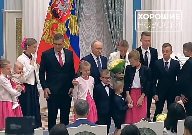 Породица Сорлин са десеторо дјеце из Француске нашла нови дом у Русији – Путин уручио орден