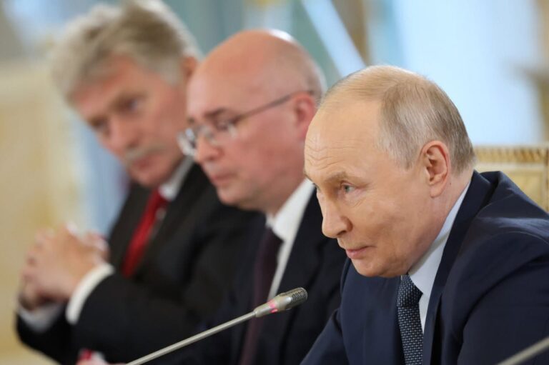 Путин скида медијску завјесу