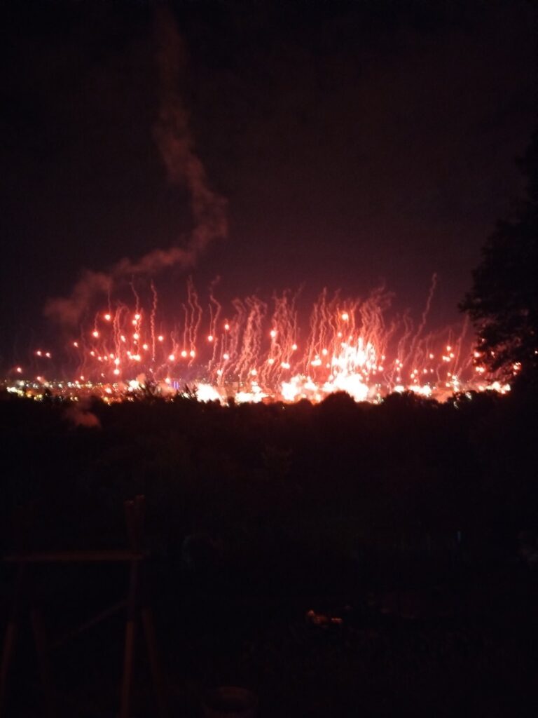 Лешинари обасјали Бањалуку, спектакуларан ватромет и бакљада
