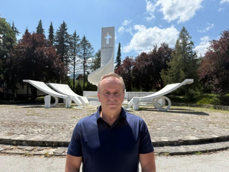 Клали су Србе, одсијецали им главе, силовали Српкиње, палили српска села
