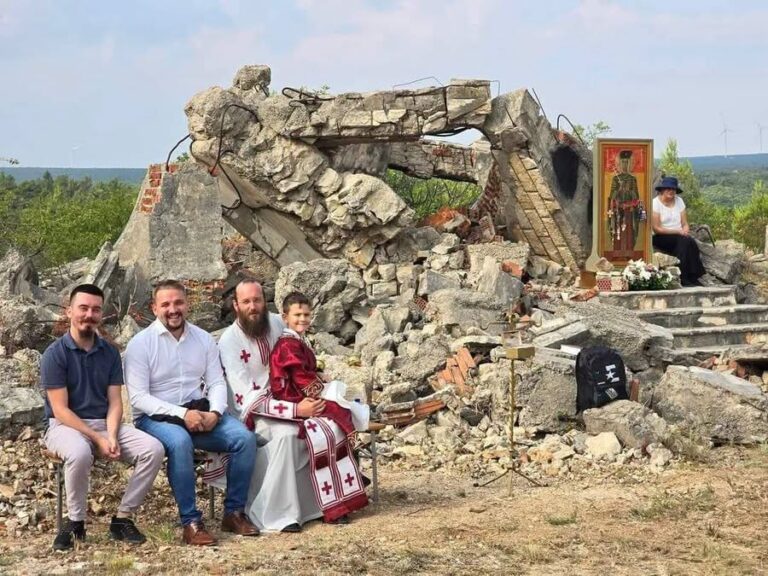 Храм Свете Великомученице Недеље у Горњем Карину