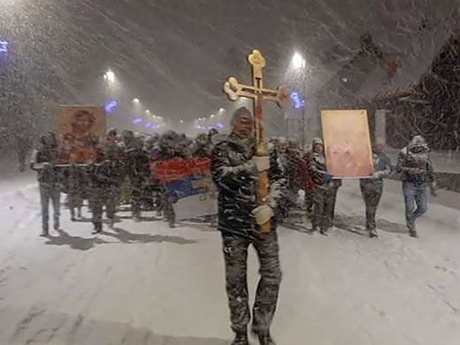 Политичар као сеоска свађалица
