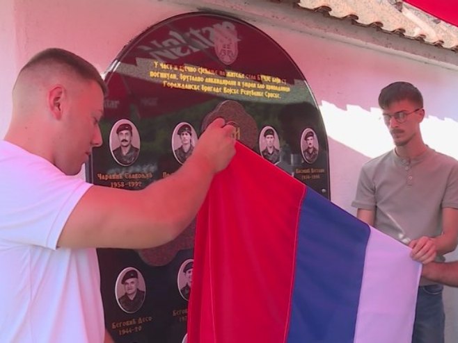 У Новом Горажду откривена спомен-плоча убијеним Србима