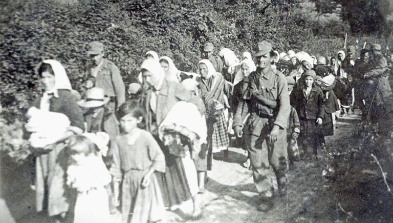 Чињенице, гробови и стратишта наспрам чаршијских импровизација (фото)