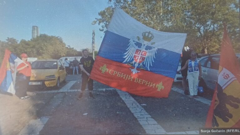 Десетине возила са заставама Србије и Русије на протесту због посјете Зеленског Србији