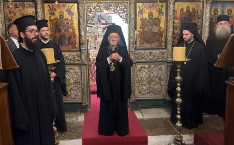 Васељенски патријарх: „Они који се противе канонском поретку наше Цркве одговараће пред Богом“ – Поруке Москви и Београду