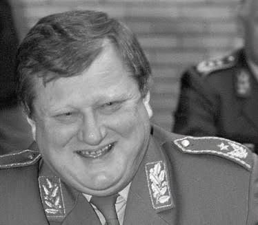Прича о изајницима Ратка Младића