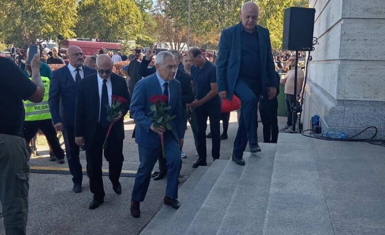 Руски амбасадор одао почаст генералу Младићу пред сахрану