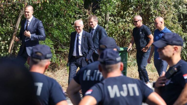 Делегација ФК Црвена звезда на испраћају генерала Младића