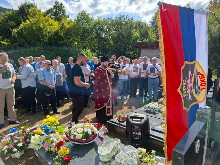 Освештан споменик српском јунаку Станку Божићу Кобри